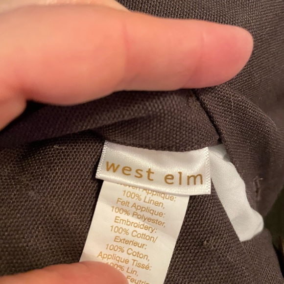 Like new WEST ELM winter owl reindeer penguin appliqué set of 4 linen pillows - Picture 9 of 12